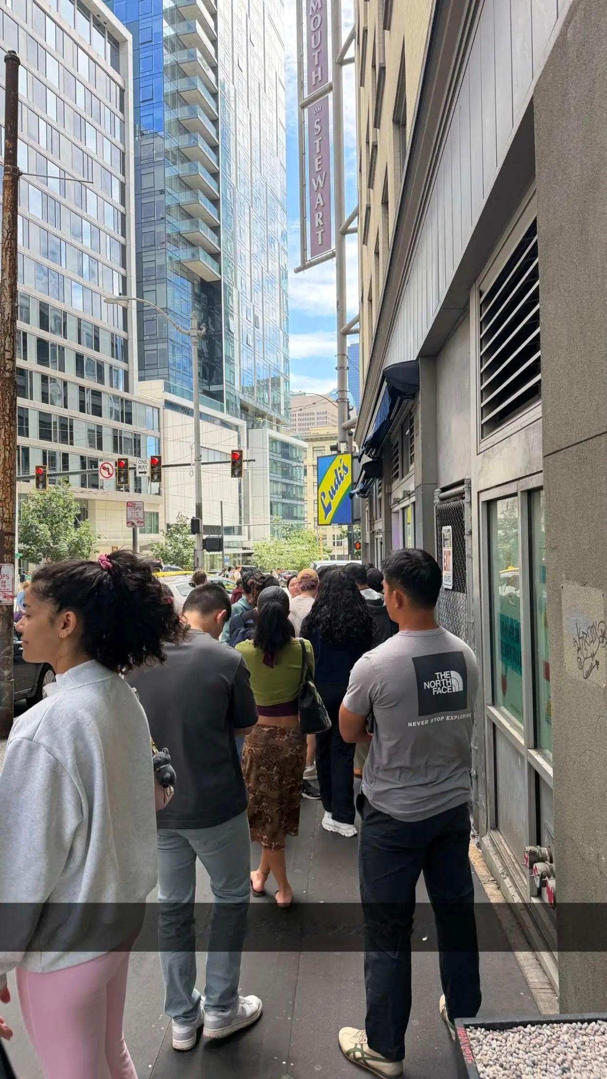 和Drake一起唱歌！麦凯恩更新动态，一口气发了26张！编辑by蓝色狂潮OKC雷