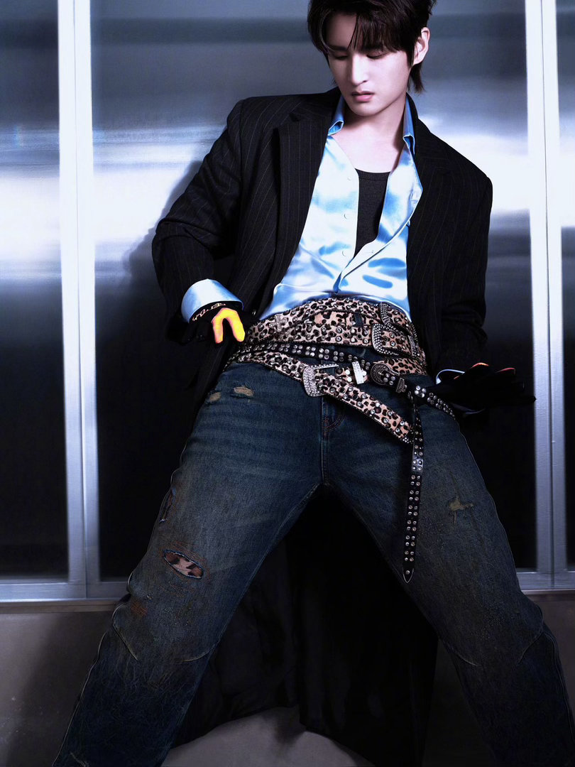 张远连夜闪现超级巅峰之夜 张远我是谁我在哪 这个简直劳模来的！昨晚还在苏州演唱会