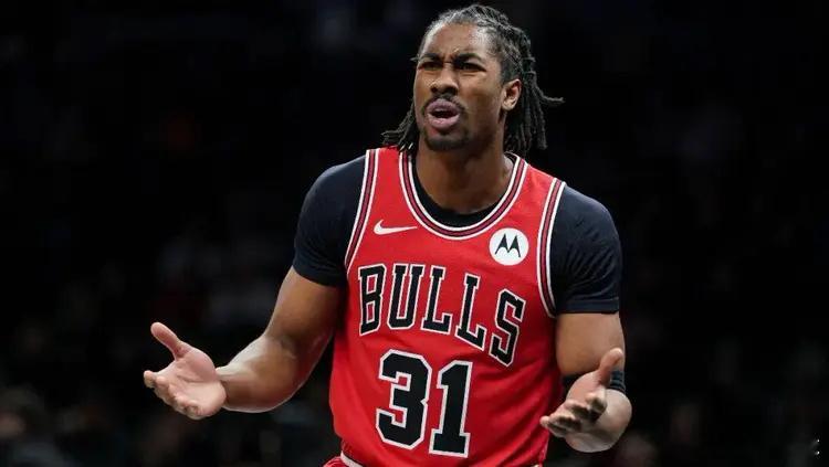 一支球队不够烂，也是一种悲哀赛季初，芝加哥公牛队一度打到了东部第一，让人觉得属于