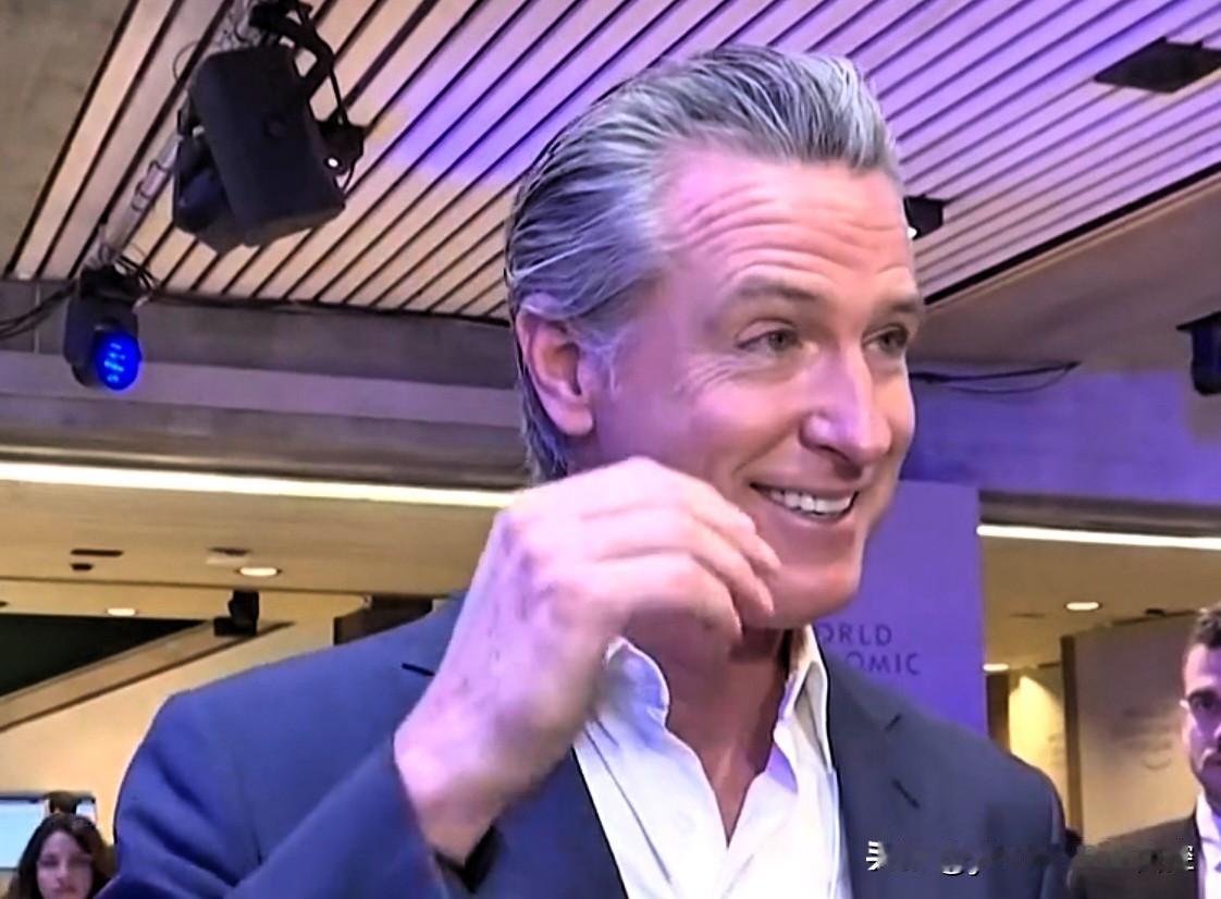 有记者问在瑞士达沃斯开会的美国加州州长纽森：您有什么话要对欧洲人讲吗？
纽森笑言