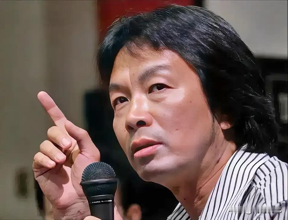 刘震云说：
精打细算的人，往往一生清贫；
会修修补补的人，用的都是旧东西；
样样