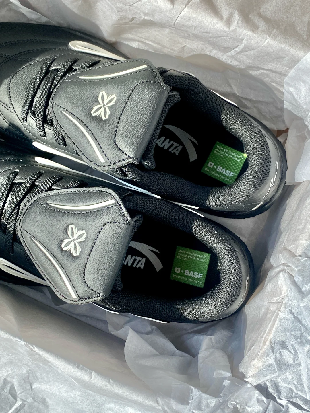 比官网图帅爆了😎好后悔才入手安踏薄底鞋