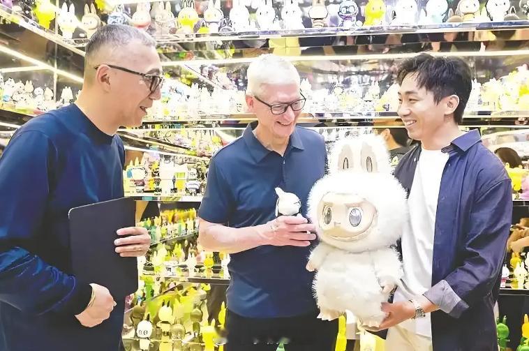 入LV高管，目的就是通过其在奢侈品上的运营经验，让泡泡玛特既定的战略，即从潮流玩