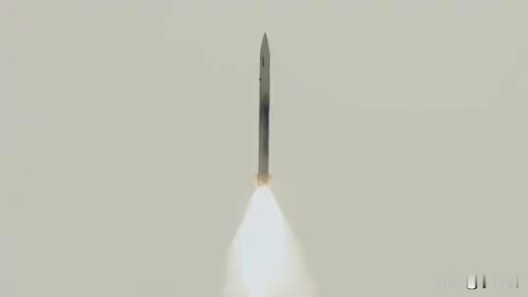 HQ-16F一夜之间成为了陆军防空部队最靓的仔，一百六十公里的有效射程，比起早前