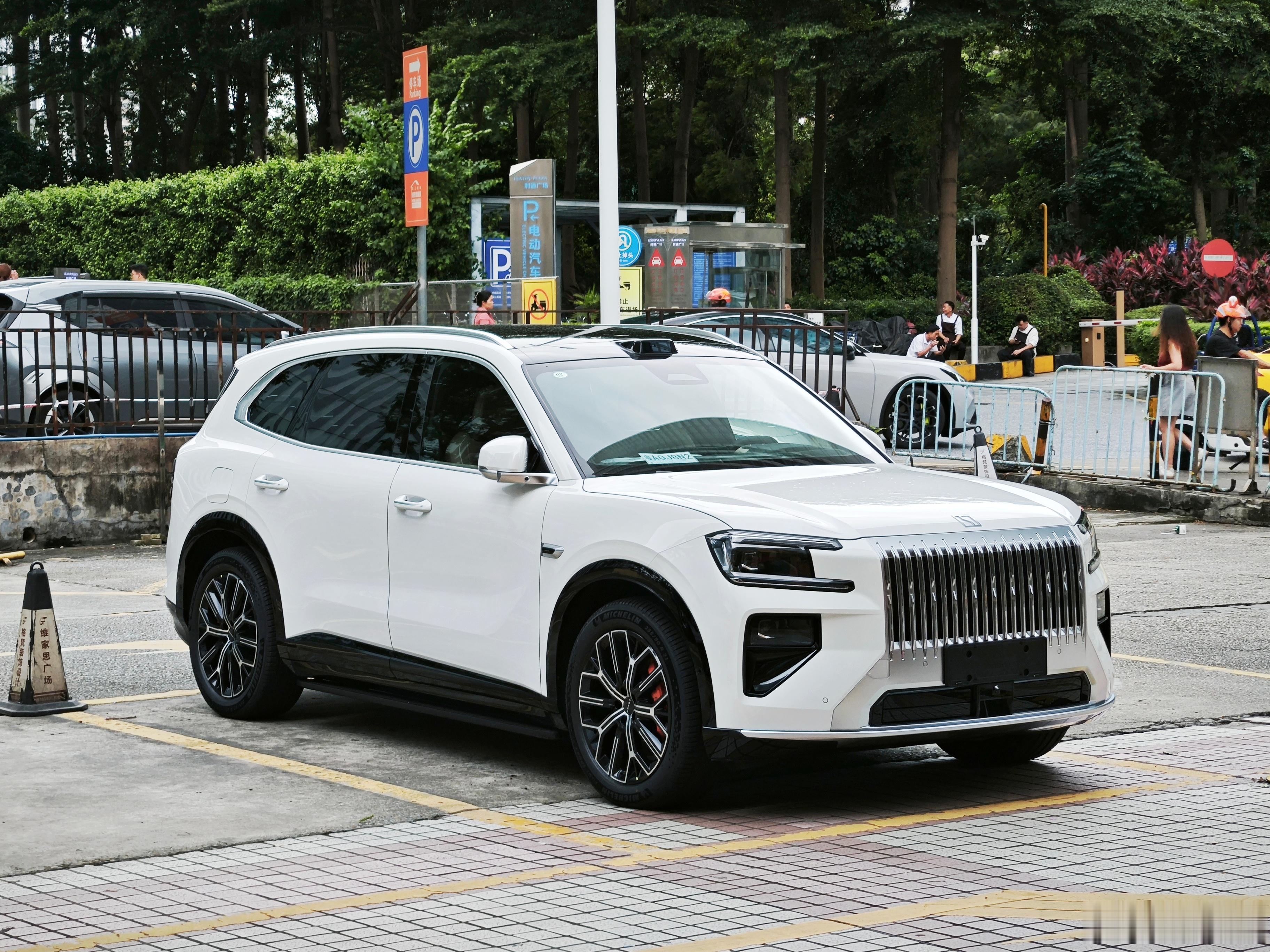 Morning! 日常拍车极氪8x小鹏gx 广州·珠江新城