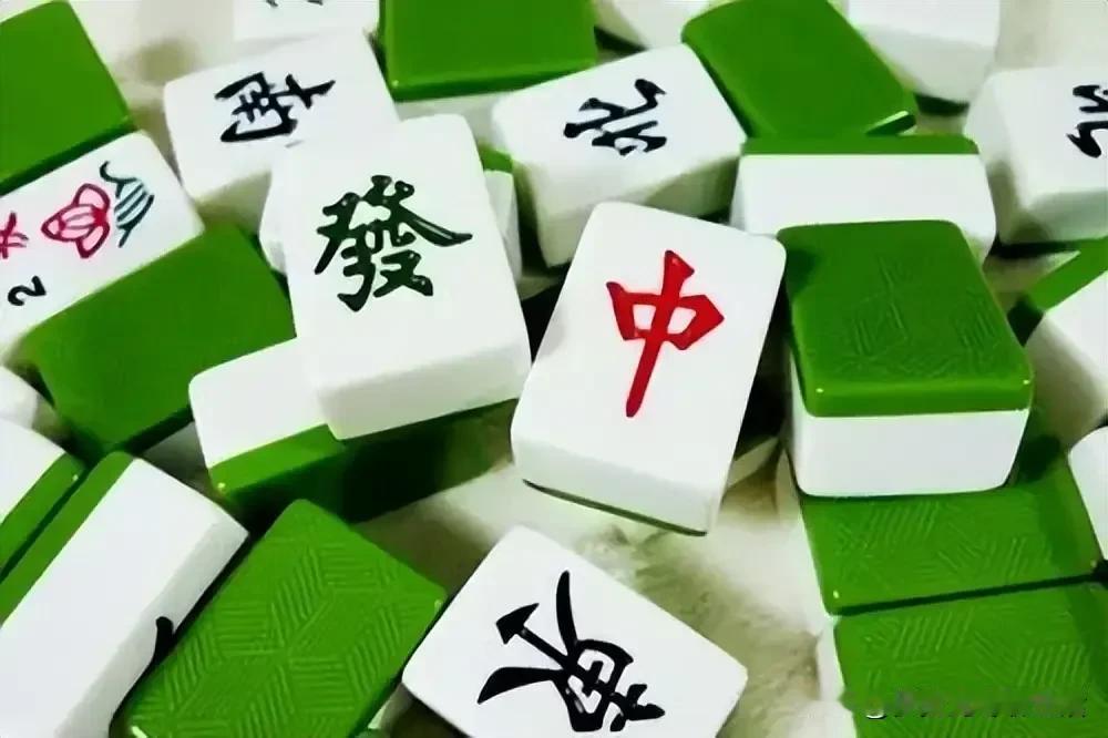 今天早上8点多钟是被手机短信的“叮当”声叫醒的，连续两天麻将连轴转打破了我的生活