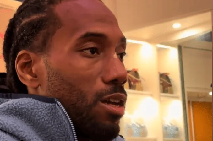 伦纳德说伤势无碍 今天快船118-101战胜爵士，赛后采访，当被问及脸部出血时，