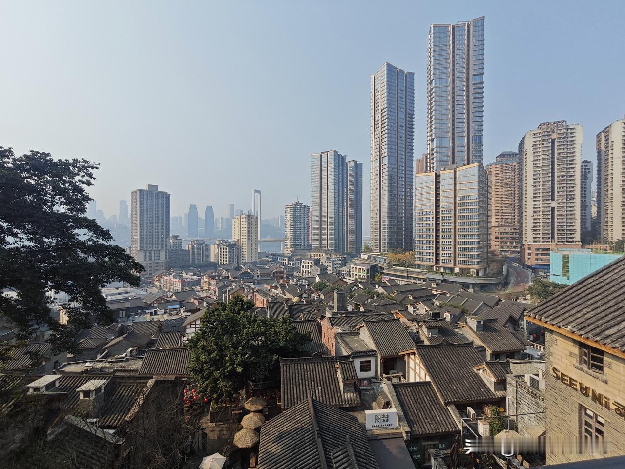 旅途｜打卡十八梯，商业步行街里还带着浓浓的文化艺术

一直都在听关于十八梯的故事