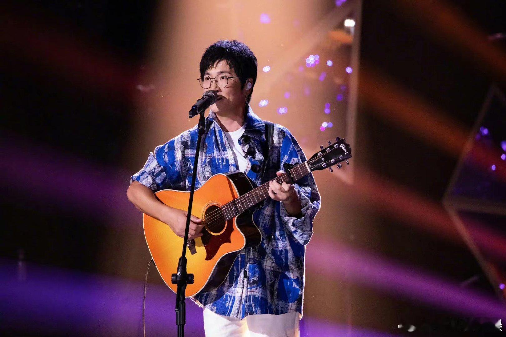 #陈楚生连轴转##陈楚生好忙##歌手2024#陈楚生的一天，比电影还精彩！中午与
