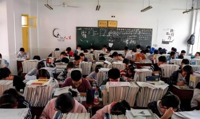 现在全世界都在说一件事，那就是中国人是世界上最聪明的人种，因为如果不是这样根本无