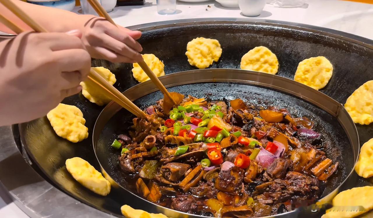 #秋日三餐打卡#
柴火鸡你们吃过，柴火鹅也别有风味，泸州源野餐厅再次跟友人聚餐，