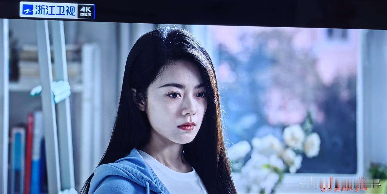 当看到《骄阳似我》第二集聂曦光哭着跑在路上，这一刻，觉得她真是太委屈太委屈了！