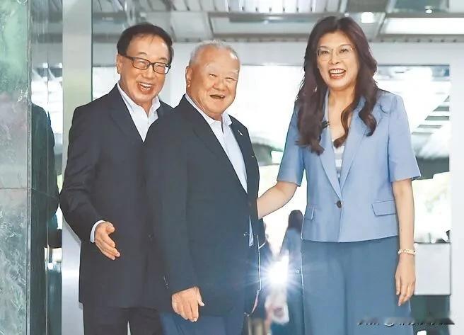张亚中推王金平参加大陆论坛  郝龙斌捐款  今天下午第二场辩论登场

国民党主席