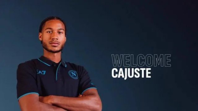 卡尤斯特出生于1999年，是一名瑞典国脚中场。去年夏天卡尤斯特从兰斯转会加盟那不