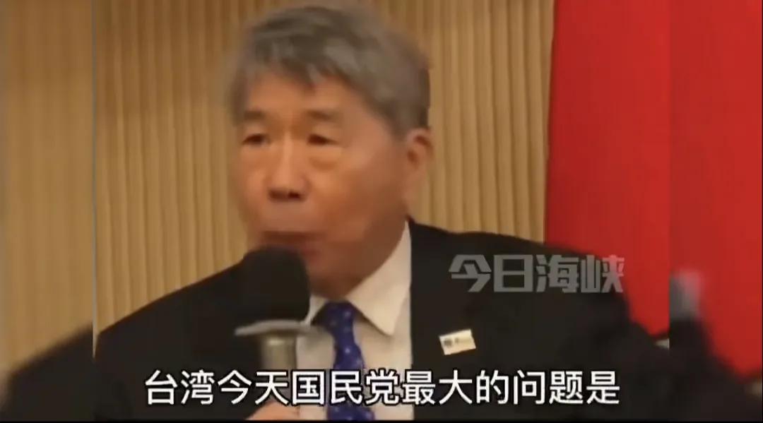 “台湾今天国民党最大的问题是，只有屁股没有脑袋。”张亚中说的太好了
      
