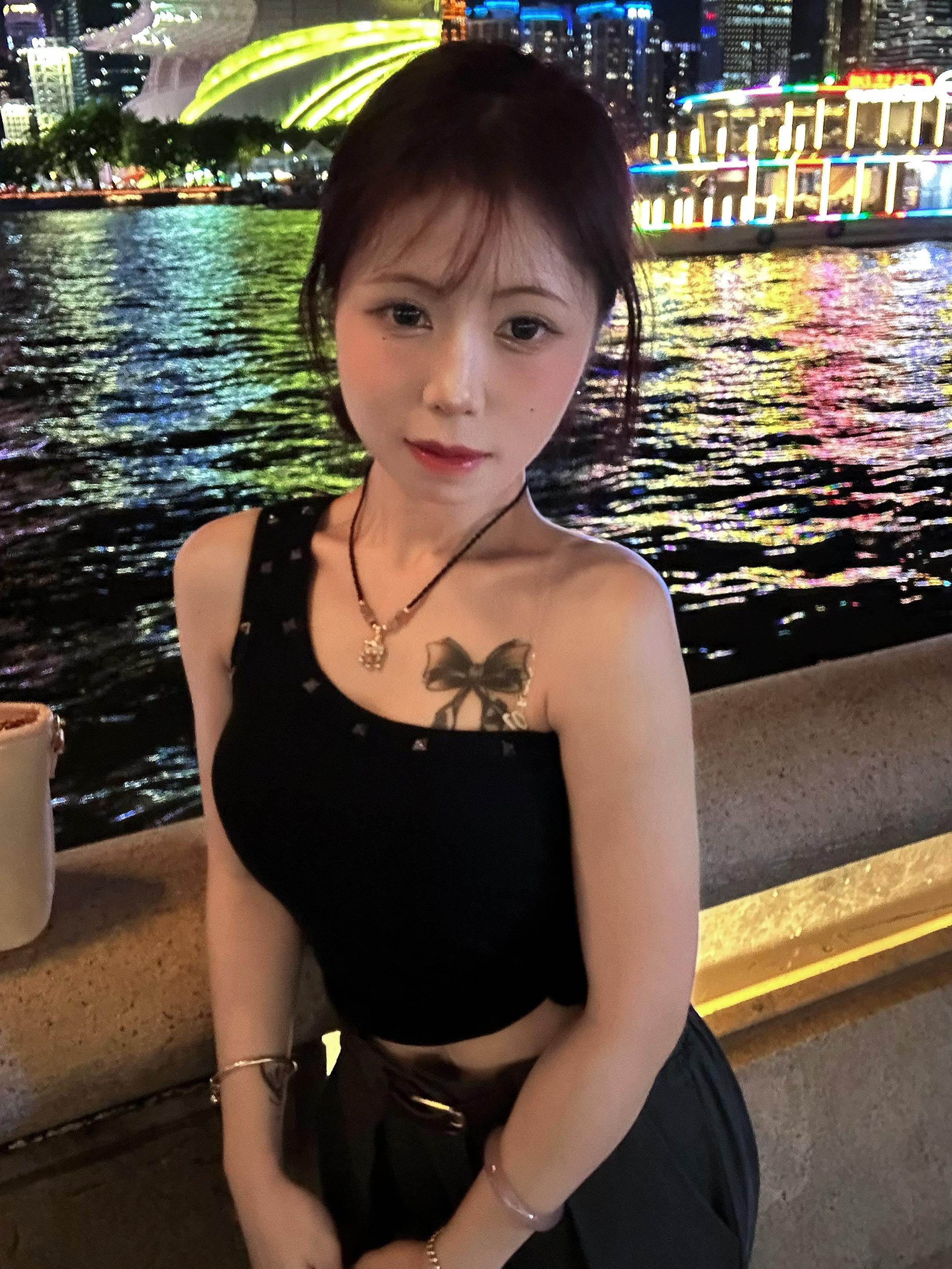 你总是喜欢上那些 不太愿意认真喜欢你的人 难过也是咎由自取🎀