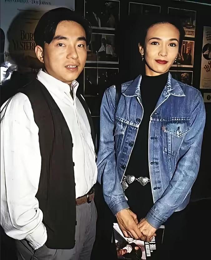 2008年，郑裕玲向同居16年的男友吕方提出分手，要求他净身出户，吕方舍不得30