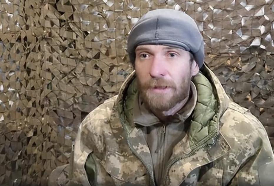 【乌军“拍照”闹剧：炮灰命运与惨重损失】在库皮扬斯克，两名有相同战斗任务的乌克兰