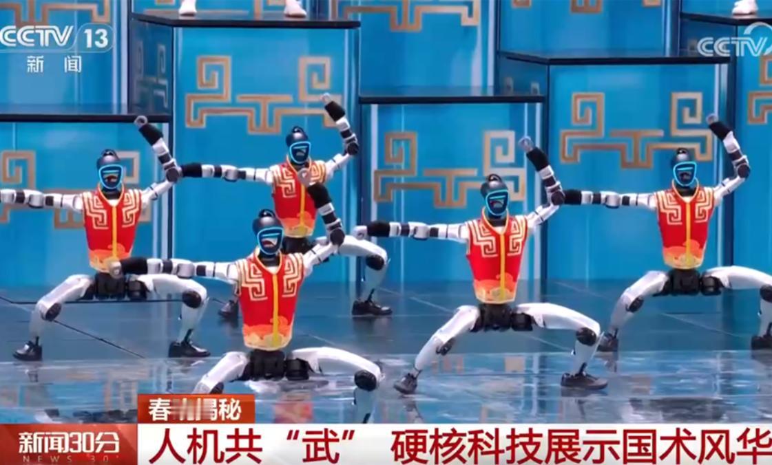 估计印度那边的边境士兵都吓出尿来了，因为今年的中国春晚，机器人不玩手帕，开始玩起