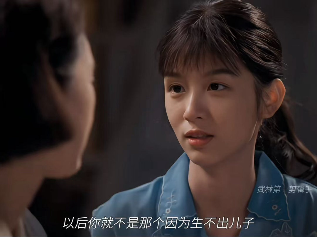 董璇周也演母女简直是天才选角 董璇看周也的眼神，温柔得不像演的。她说有时候拍着拍