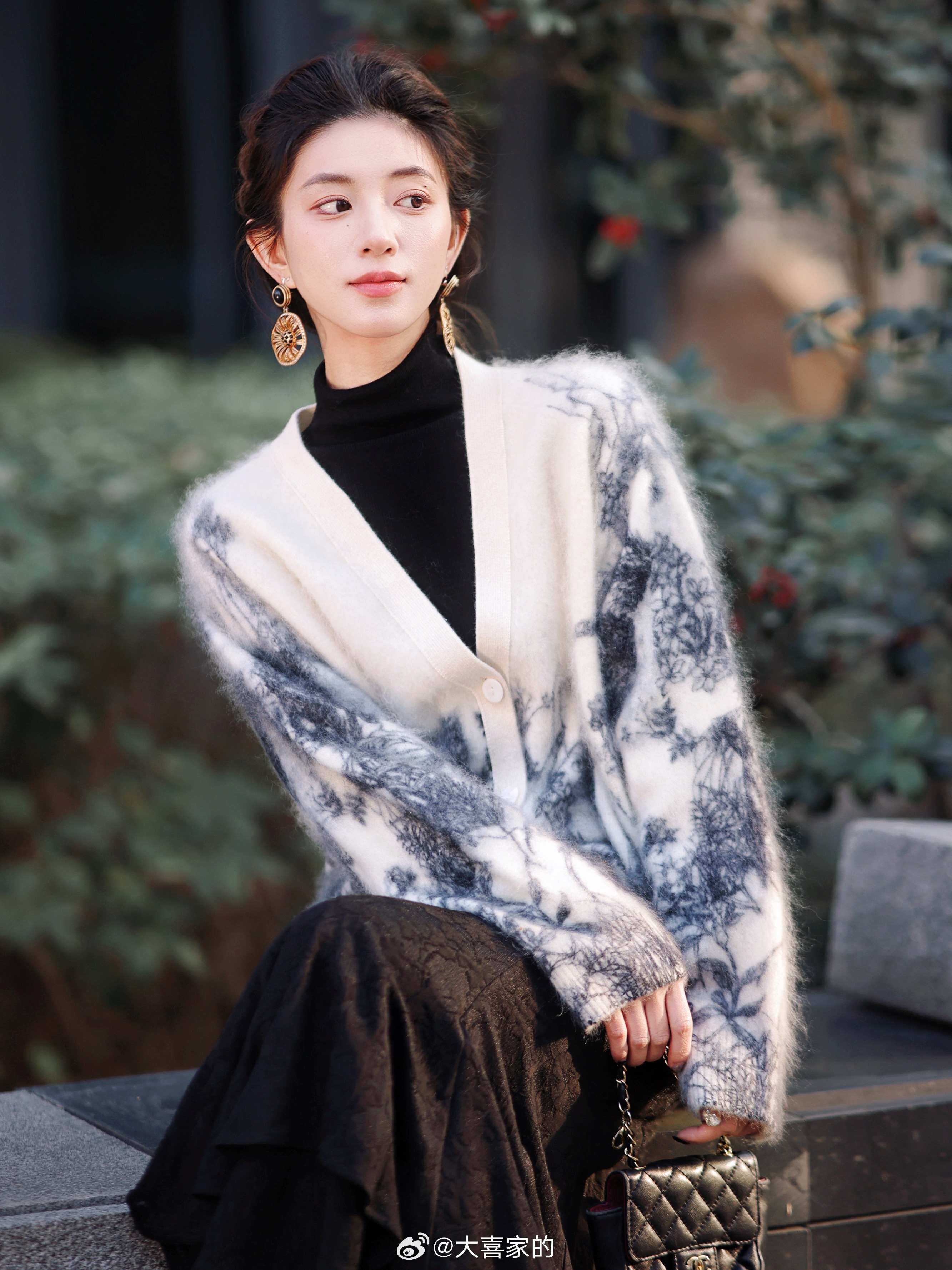 本粒的优雅度已next level ！100拉毛山羊绒+水墨晕染印花 低调大气又