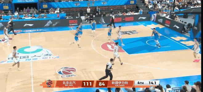 新疆男篮打最后一攻没有问题，但是关键北京男篮都不怎么防守了，你还几次抢到篮板投不