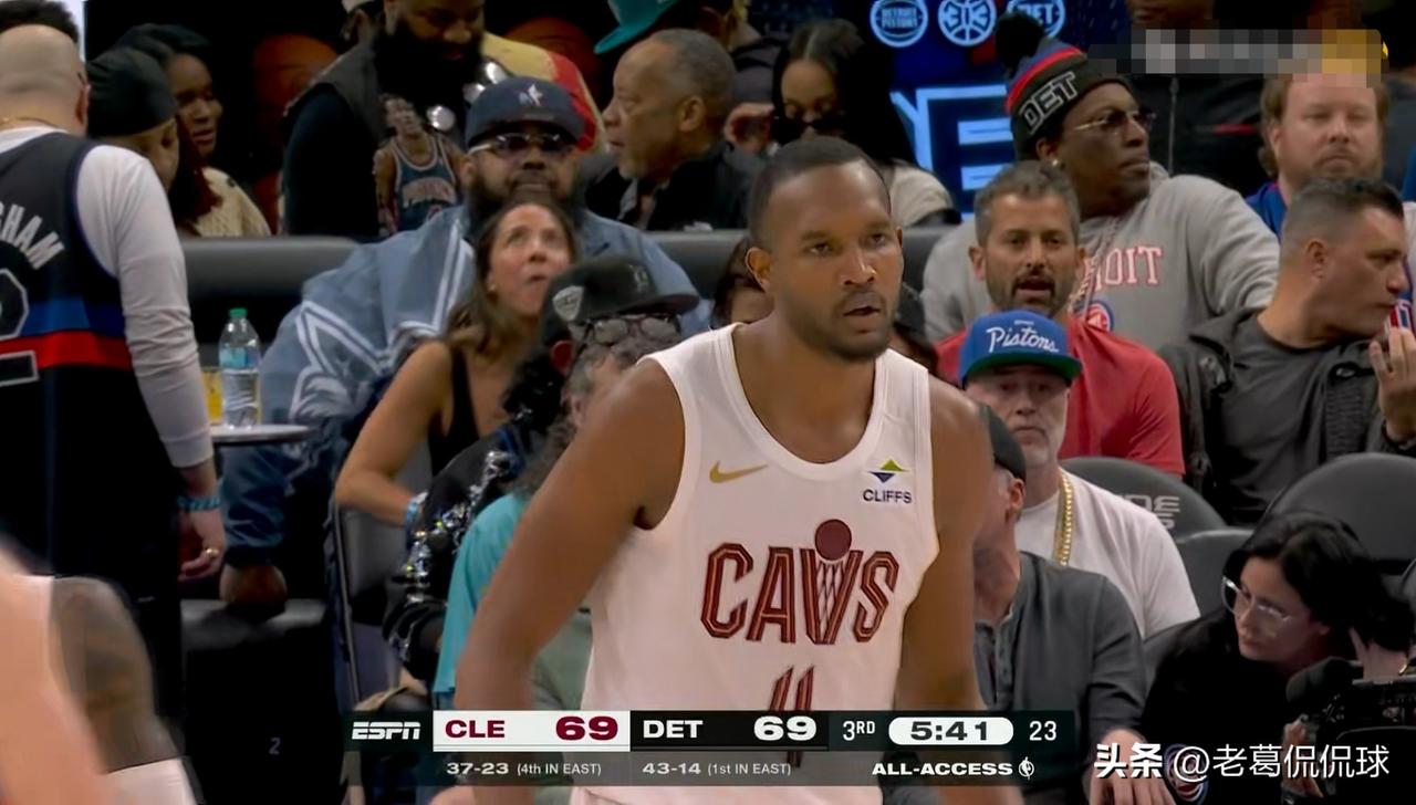 骑士核心莫布里真是虽败犹荣！虽然今天骑士在客场以119：122惜败于活塞，但是莫