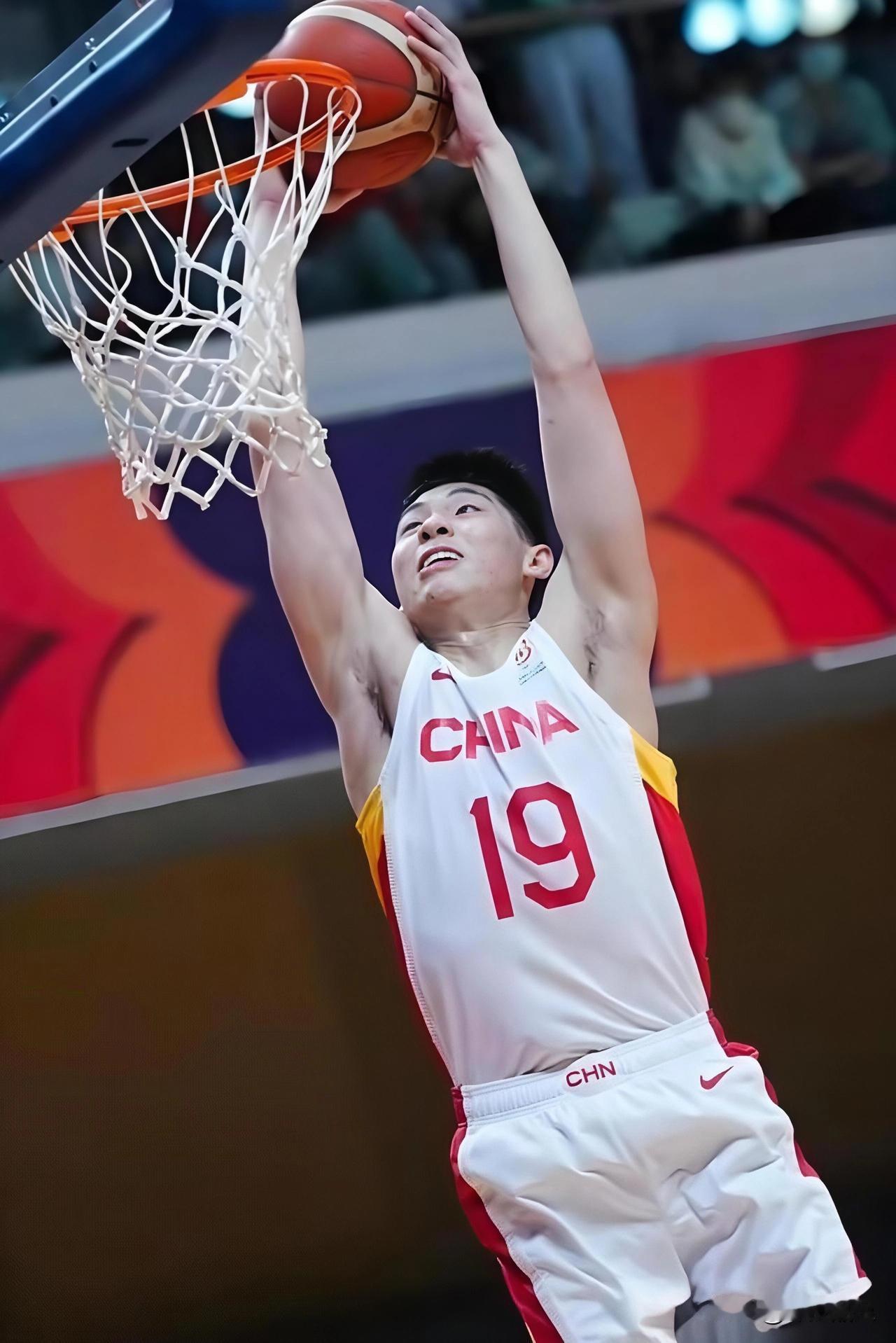 三强谁更强？
新赛季广东宏远本土最强阵容胡明轩+徐杰+杜润旺+崔永熙+焦泊乔，比
