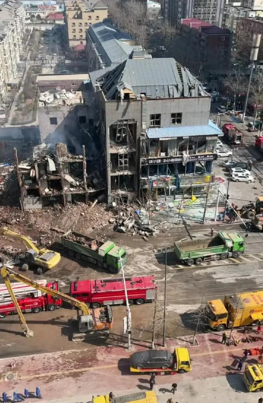 燕郊爆炸事故现场图以及未爆炸前图，大家看看就清楚，这威力有多大多吓人。