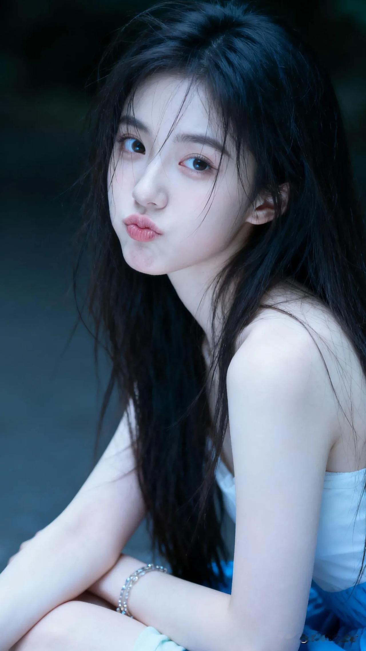 每日搭配分享·时尚穿搭身材特点要考虑，扬长避短。