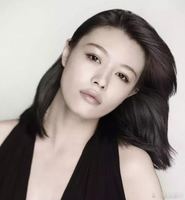 虽然吃瓜群众比较关注娱乐圈艺人分分合合那些绯闻八卦，但也挑人，级别不够，不够劲爆