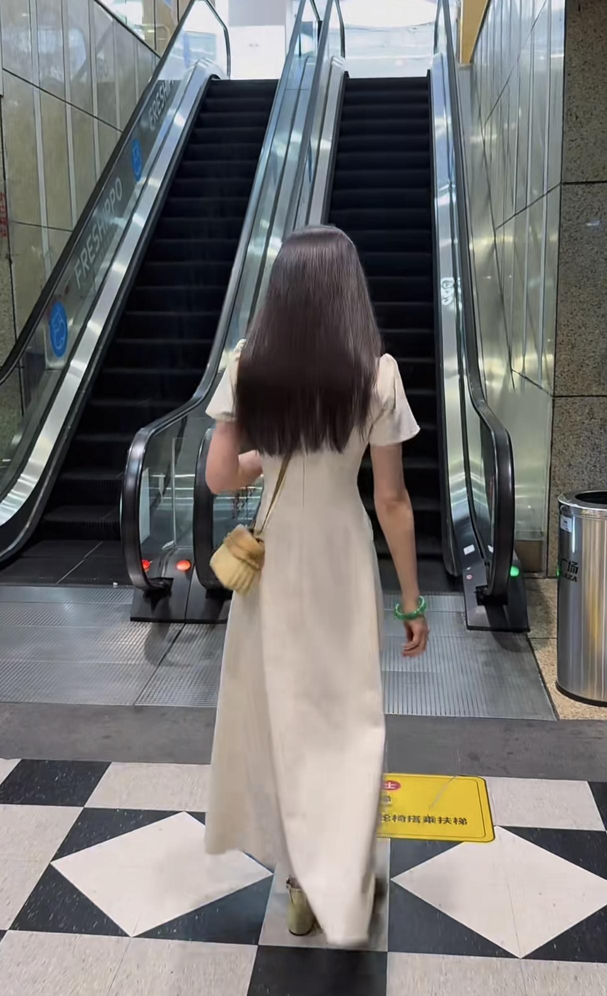 世事向来玄妙，每逢日子安稳舒心，意外便悄然而至。人生恰似《一程山路》，惬意不过路