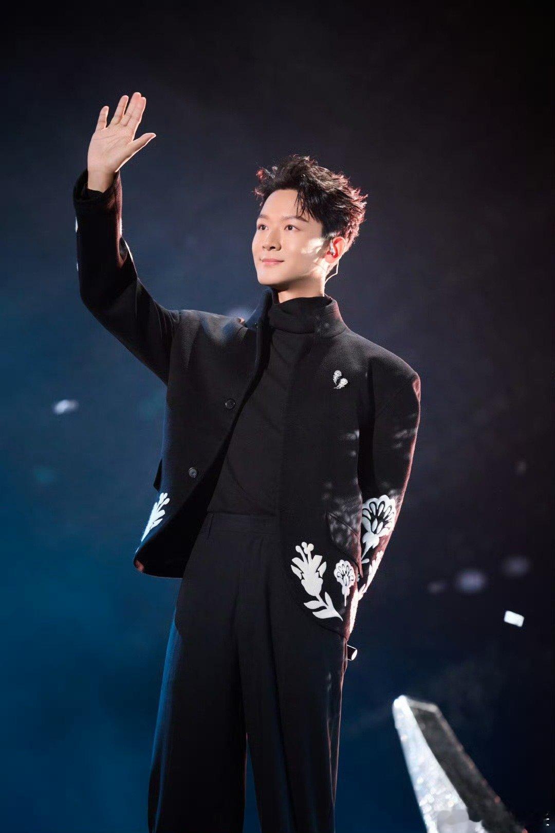 张晚意官宣北影节红毯嘉宾 光影筑梦，步履不停✨张晚意官宣出席本届北京国际电影节红