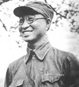杜聿明在淮海战役后被俘，情绪非常糟糕，一度想自杀。华东野战军第四纵队机要参谋苏荣