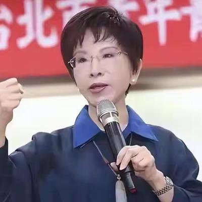 郑丽文前脚刚走，洪秀柱后脚就到了北京。有意思的是，她俩说的话，调门完全不一样。很