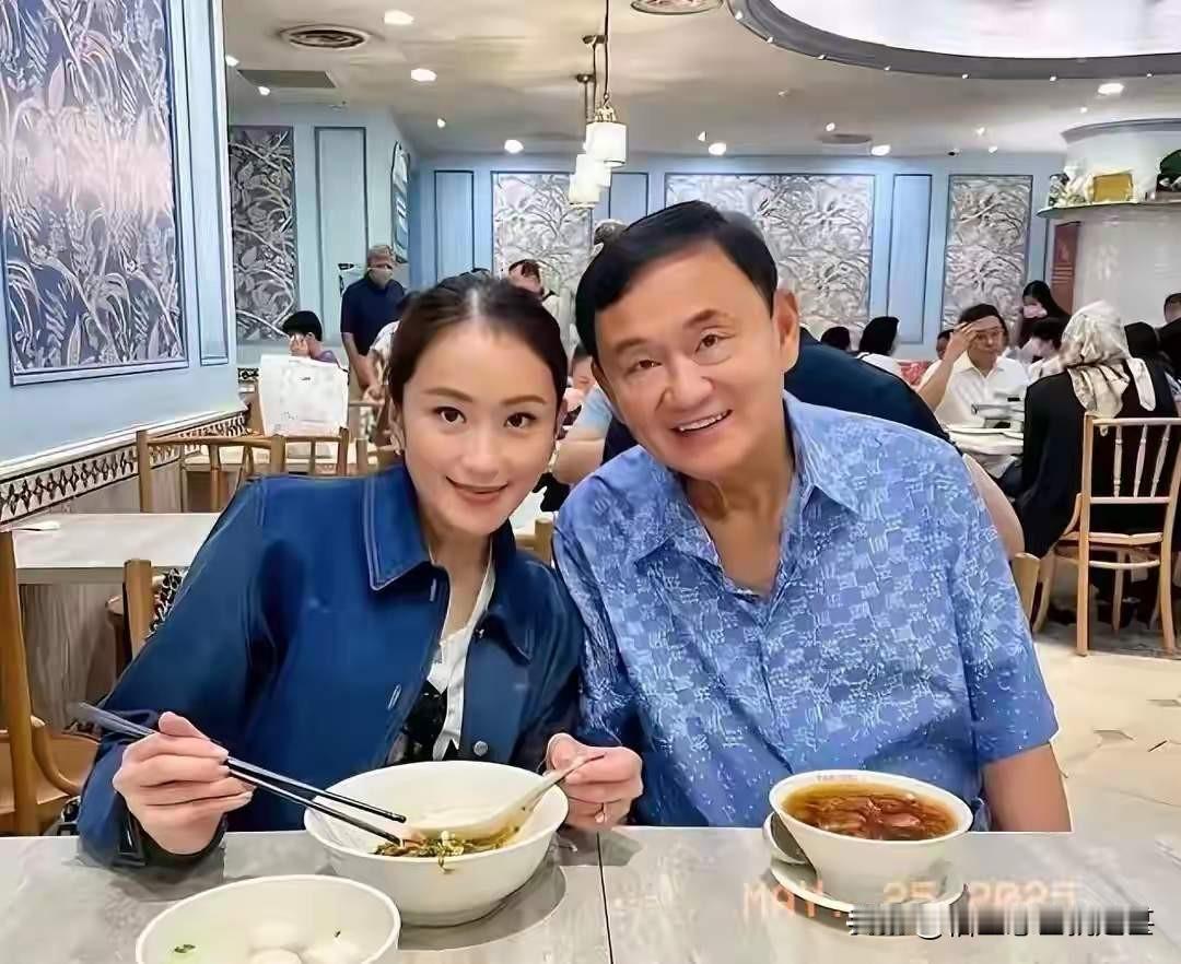 他信按照泰国法律程序将在下个月11日出狱，也不能说是出狱，只是把剩下的1/3刑期