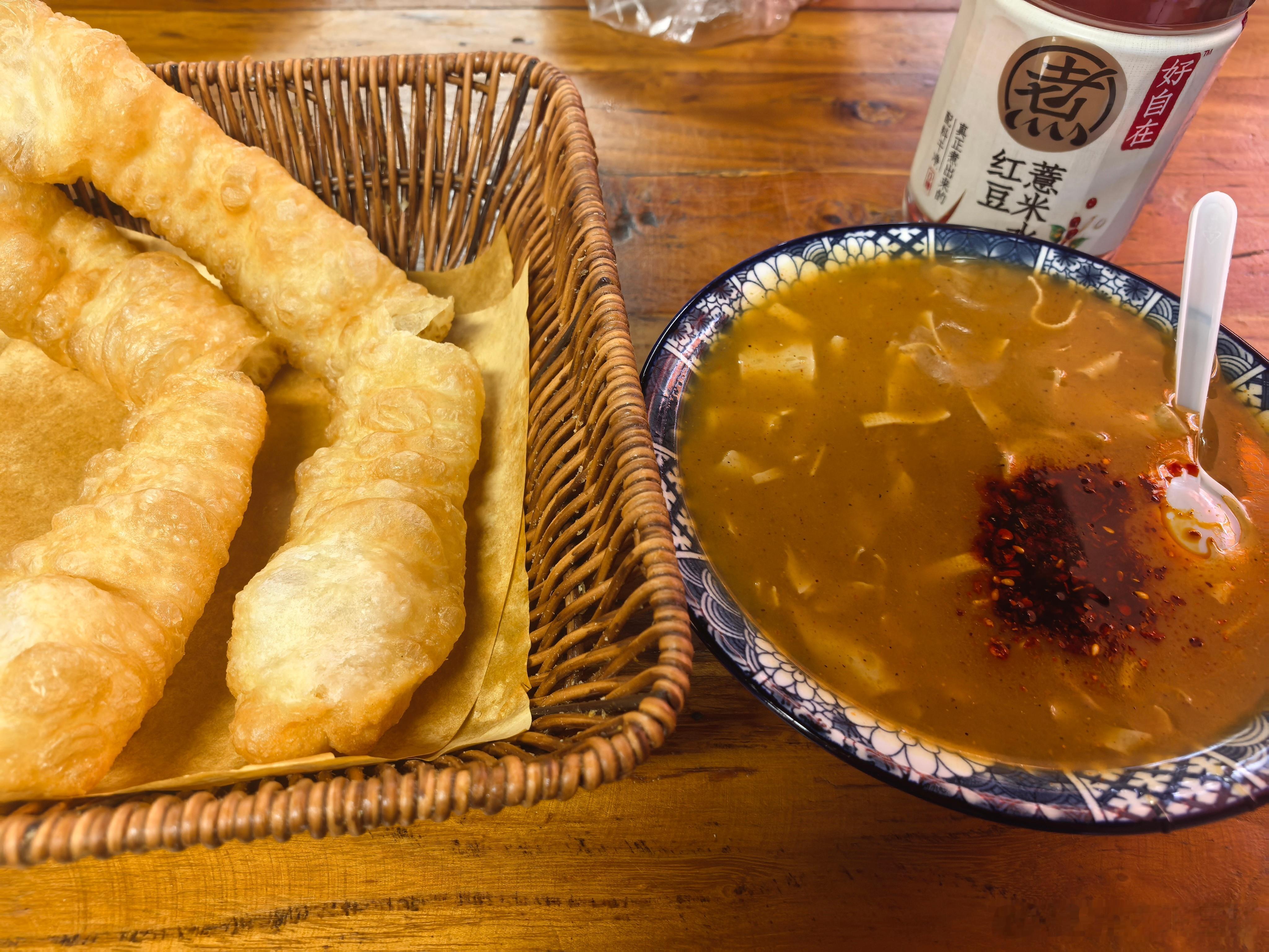 没睡好头疼来一趟早市吧寻摸点吃的 