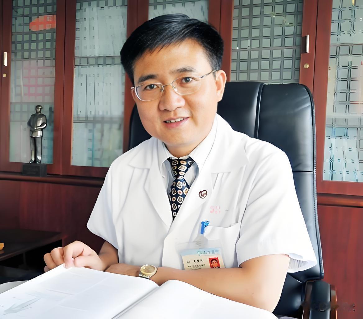 薛耀明，1963年生，广东梅州人，南方医科大学南方医院二级教授、主任医师、博导，