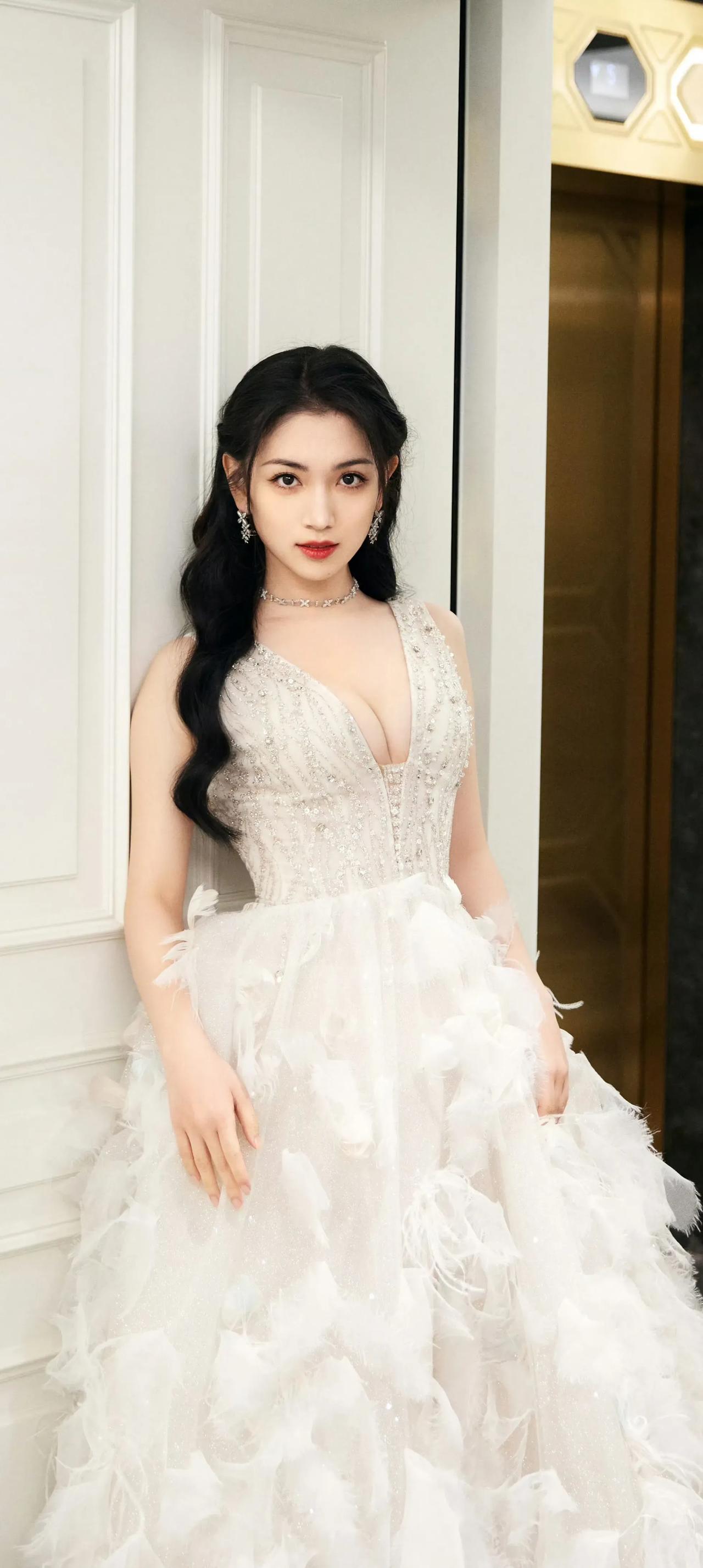 #代露娃# #女明星谁最美# #明星美图# #惊艳女神# #好身材性感女神#
达