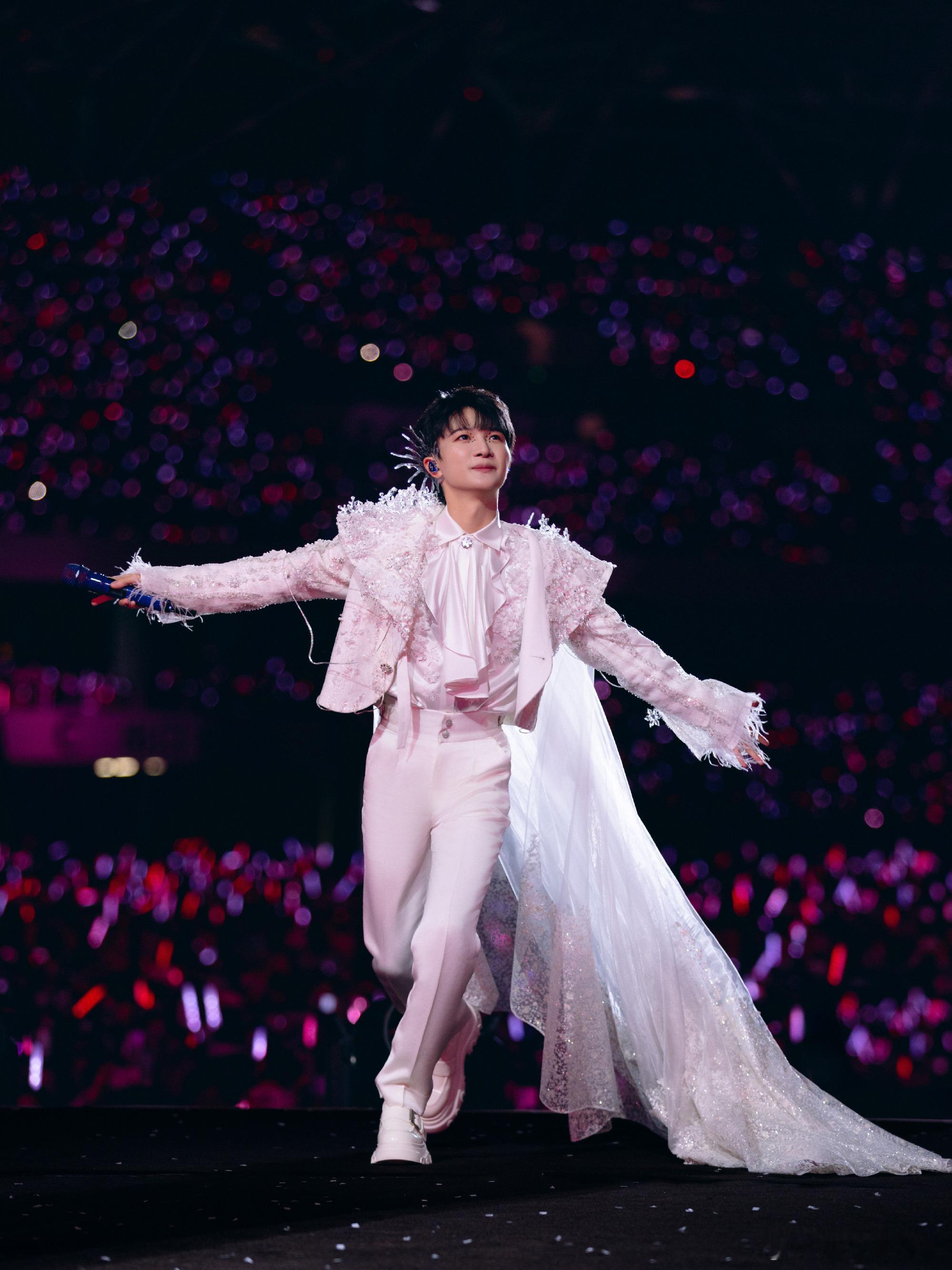 周深苏州演唱会预售时间周深时隔18个月苏州开唱 周深苏州站预售官宣，4月13日2