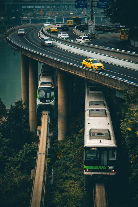 相比李子坝站，重庆这个地铁站🚇更出片～