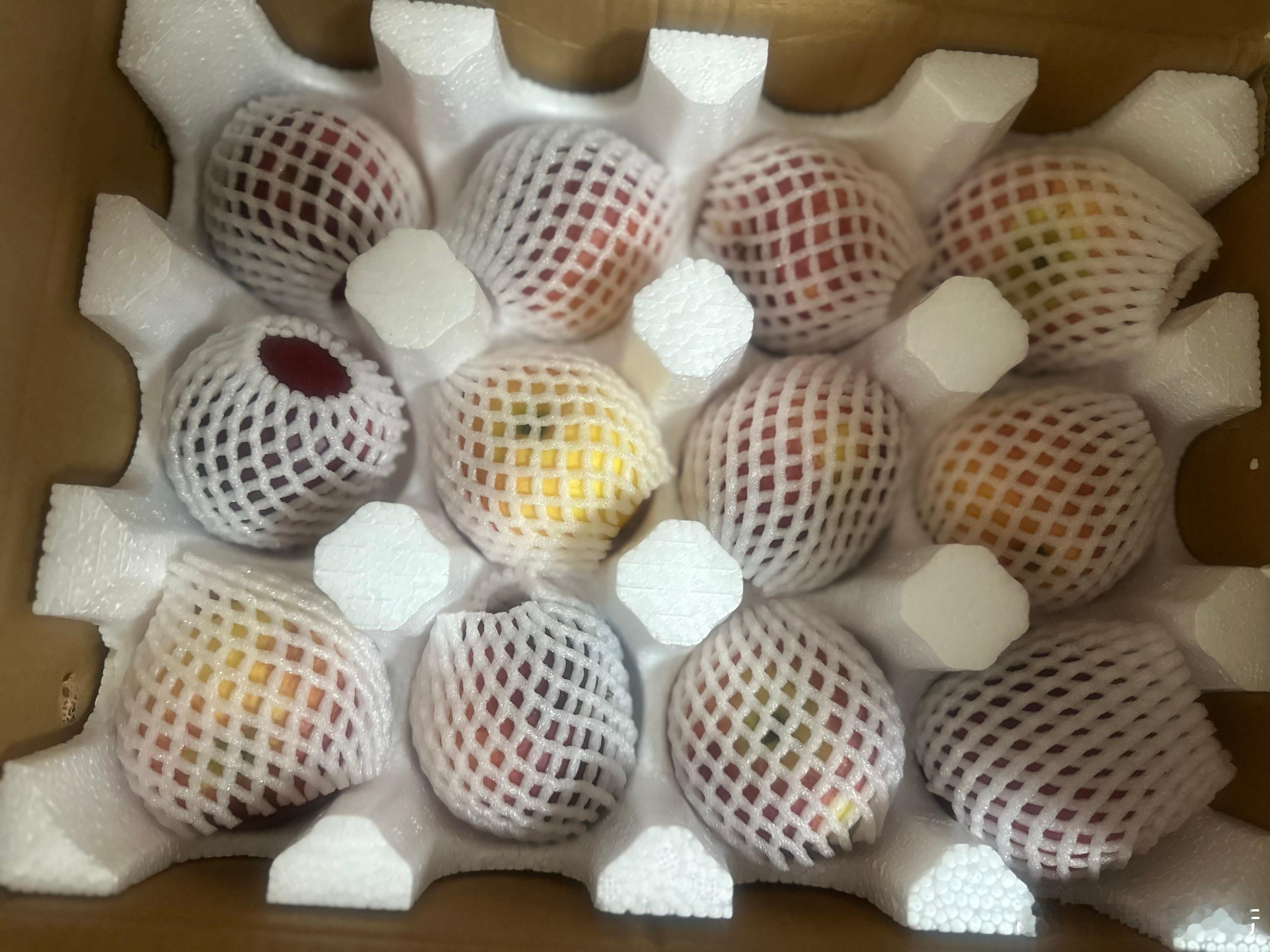 今天早上睡到中午起床，吃了两个鸡蛋，和自己做的一大碗潮汕牛肉，鸡头米泡饭，一杯自