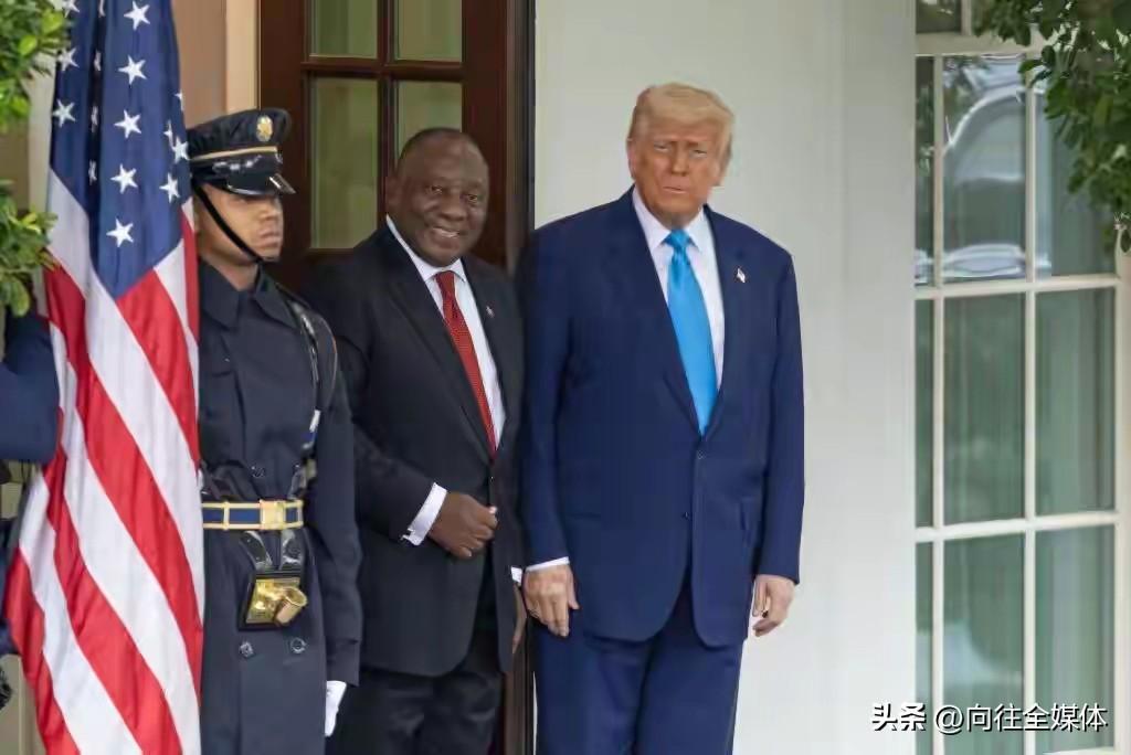 访华前疯狂挑衅！特朗普逼南非退金砖，美军机突闯台海
 
特朗普尚未登机访华，便接