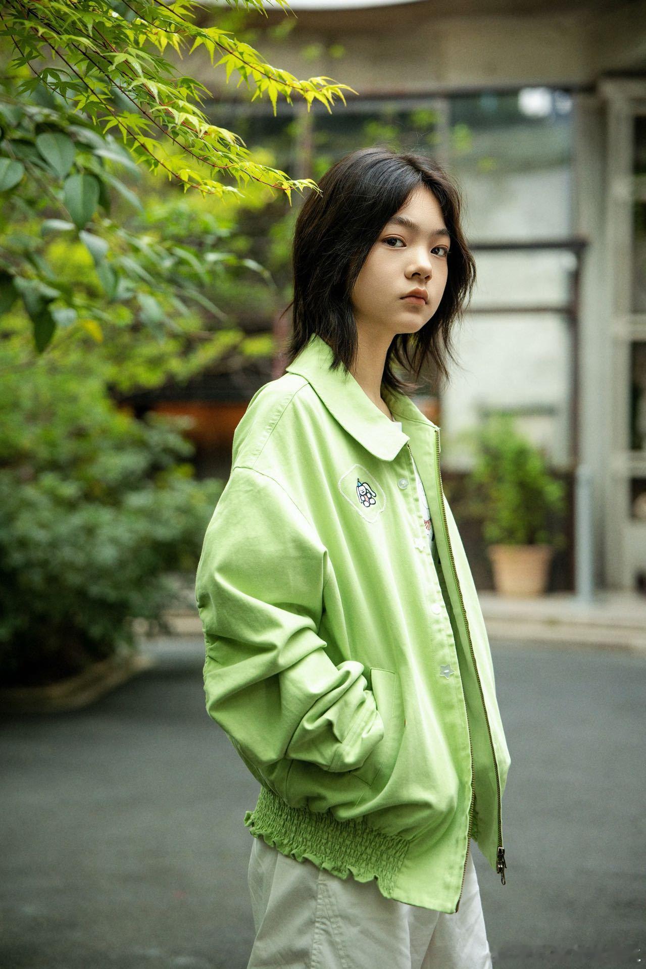 杨恩又12岁已经习武四年了杨恩又内娱年纪最小的打女 看她挥剑我默默放下了手里的奶