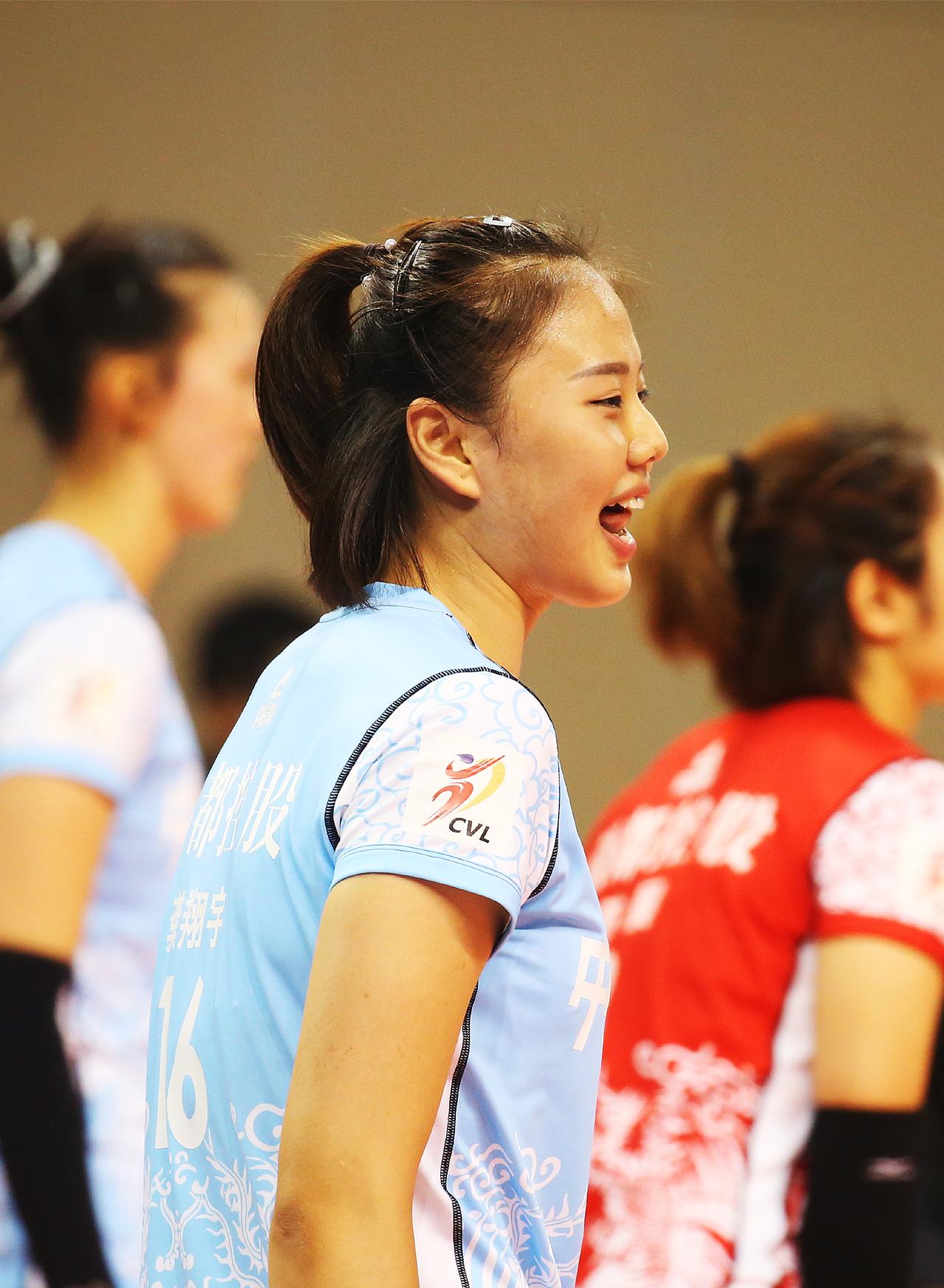 28岁的龚翔宇去美国打球了！美国LOVB联赛官方宣布，中国女排队长龚翔宇将在新赛