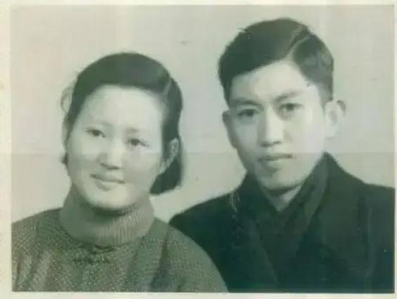 “我实在是养不动他了。”2017年，广东83岁老太太将60粒安眠药碾碎后放进粥里