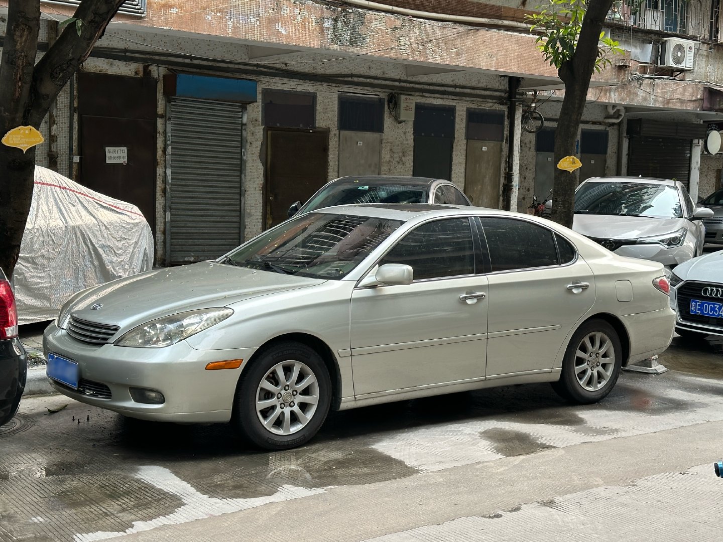 我市日常 上一次不如同时期丰田Camry好看的凌志ES还是这代 