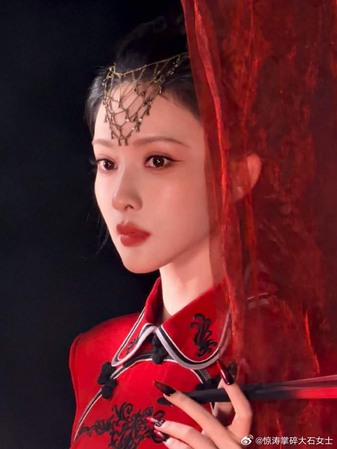 女明星好六夜造型女明星好六夜出图 ​​​女明星好六夜出图超吸睛，各式造型惊艳亮相