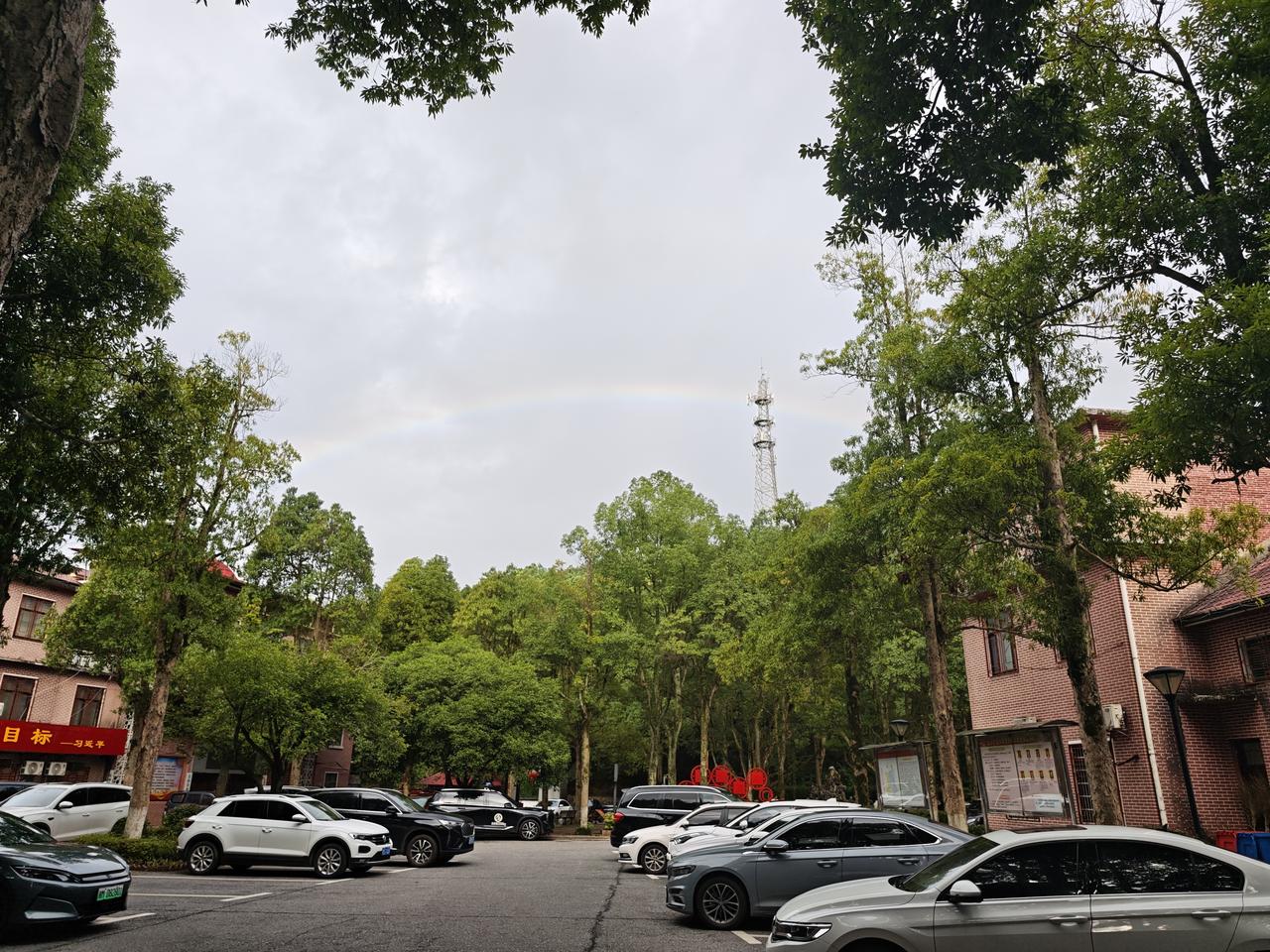夏日生活打卡季雨后彩虹，见者好运