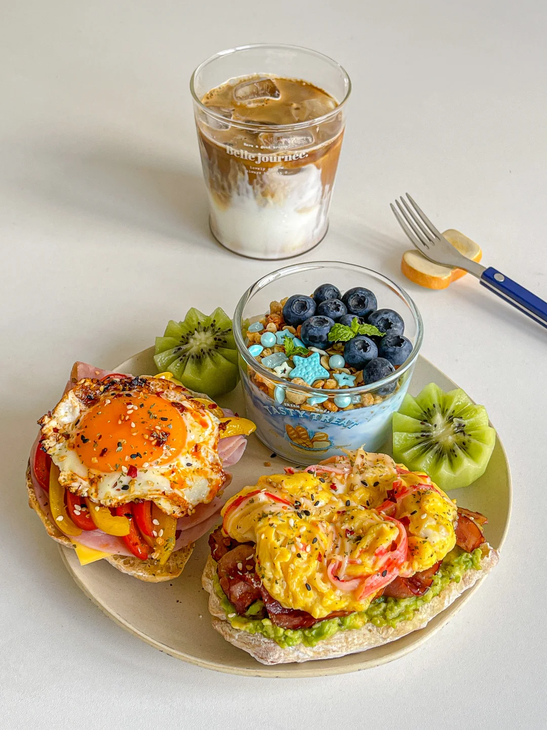 元气brunch🥪恰巴塔三明治酸奶杯🫐冰拿铁🥛